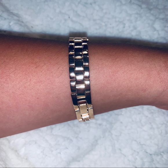 Rose gold watch 🌼 - Picture 2 of 3